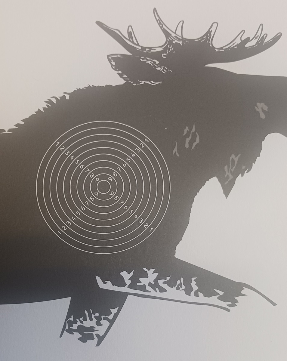 Ampumataulu hirvi 2-päinen, 317 mm x 174, maalikuvion halkaisija 62 mm